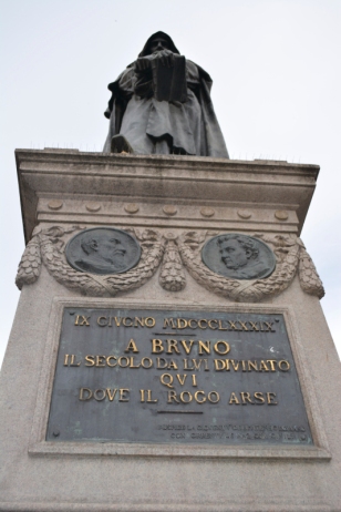 campo dei Fiori-statue Giordano Bruno
